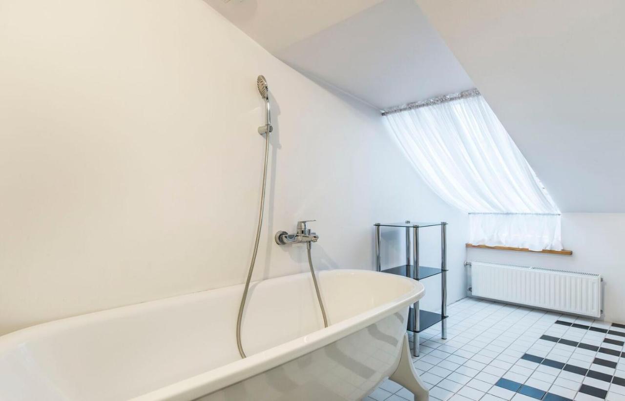 Central 2-Level Penthouse With Terrace And Free Parking Рига Екстериор снимка